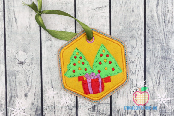 Review: Christmas Gift with Tree ITH Ornament for Craft Fairs